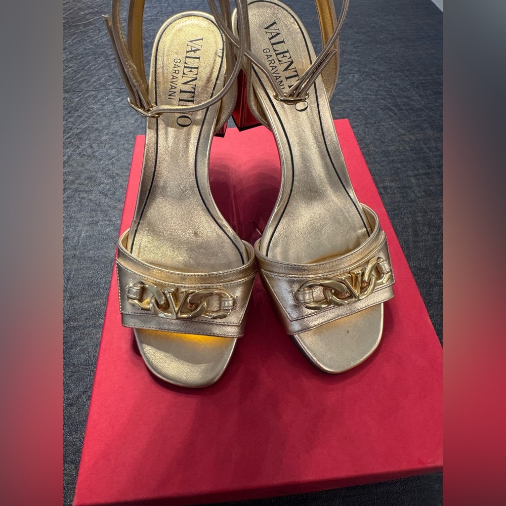 EUC VALENTINO GARAVANI  Metal V Logo Block Heel Sandals, Gold, Sz 39.5 - Picture 5 of 11